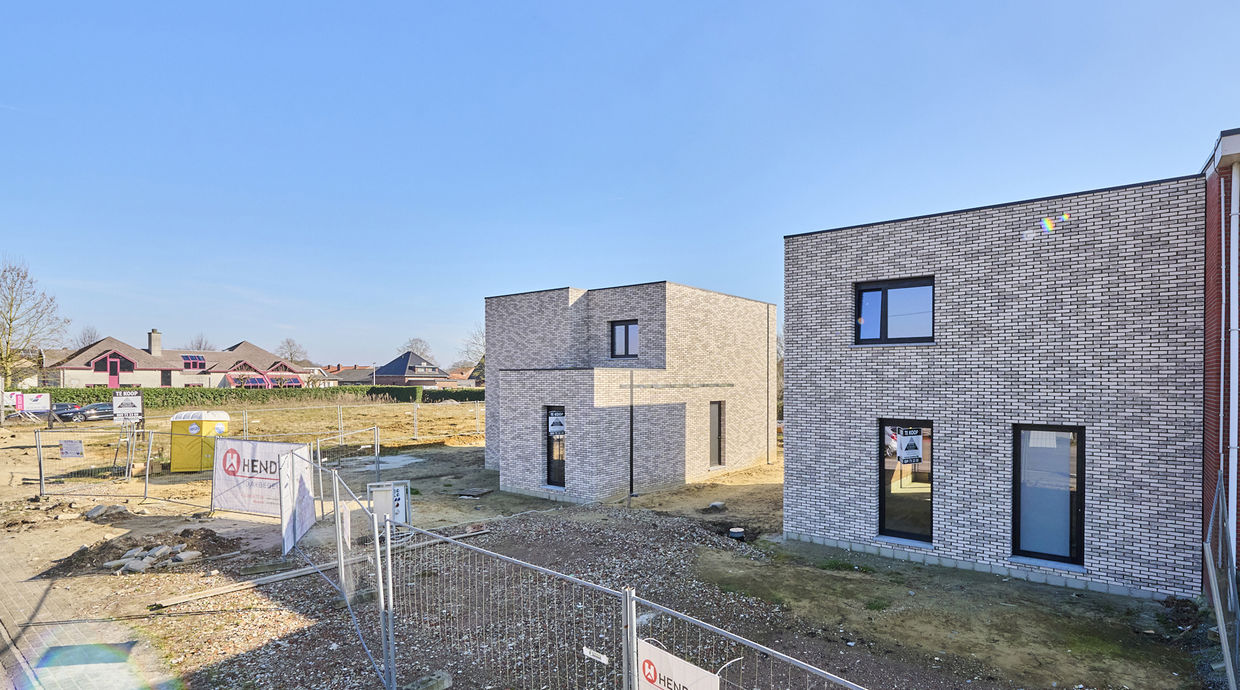 Verkaveling Neeroeteren met woningen en bouwgronden vergunde plannen