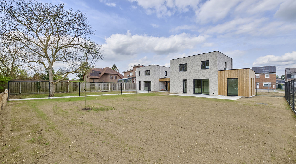 Verkaveling Neeroeteren met woningen en bouwgronden vergunde plannen