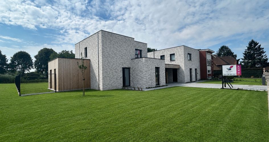 Verkaveling Neeroeteren met woningen en bouwgronden vergunde plannen