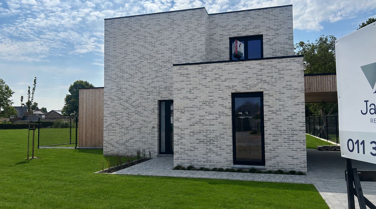 Verkaveling Neeroeteren met woningen en bouwgronden vergunde plannen